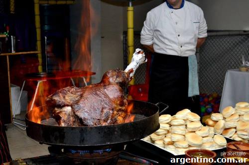 Pernil de Cerdo Catering: teléfono - Blanco Encalada 5300, Nordelta