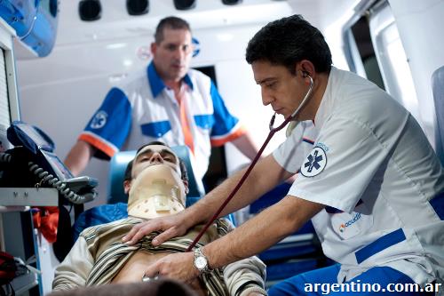 Traslado de pacientes en ambulancias: teléfono y horarios - Almirante
